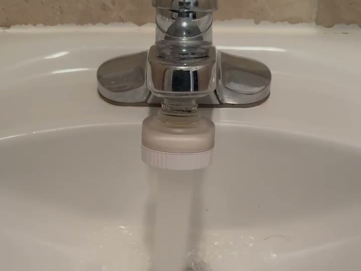Water running through the Helios Sink Filter with a fresh cartridge